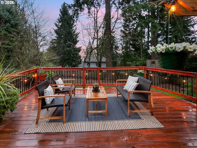 22790 OREGON CITY Loop, West Linn, OR 97068