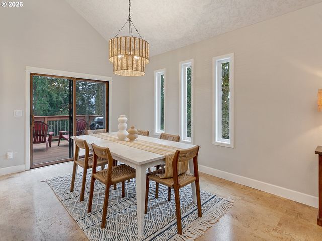 22790 OREGON CITY Loop, West Linn, OR 97068
