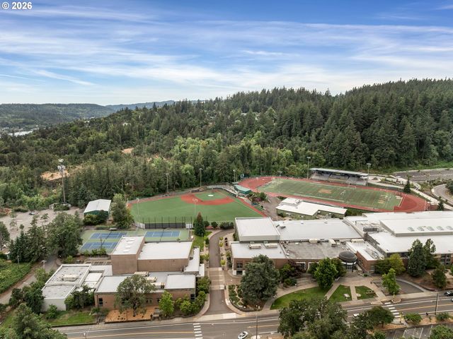 22790 OREGON CITY Loop, West Linn, OR 97068