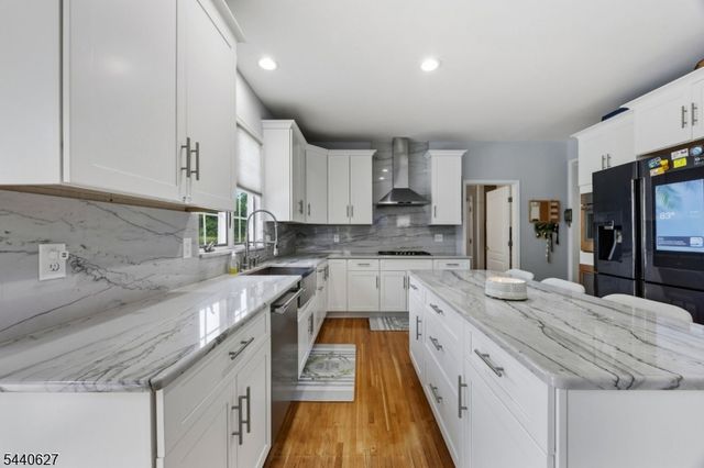 72 Doby Rd, Randolph Twp., NJ 07945