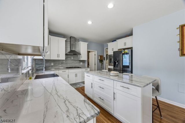 72 Doby Rd, Randolph Twp., NJ 07945