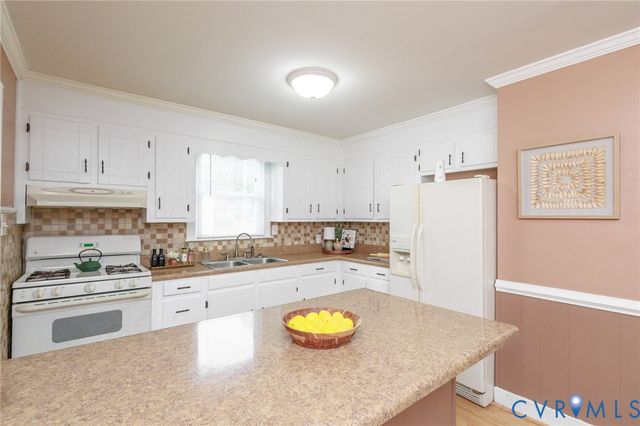 21407 Perdue Ave, Chesterfield, VA 23803