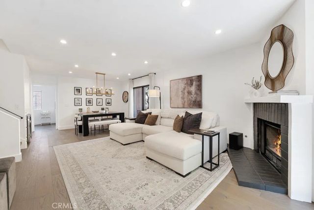 21931 Burbank Boulevard 25, Woodland Hills, CA 91367