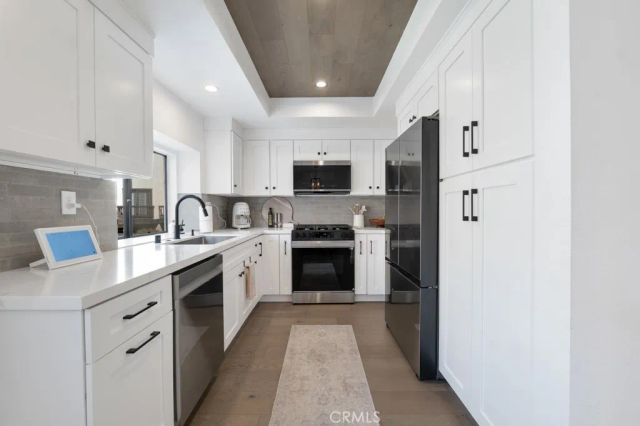 21931 Burbank Boulevard 25, Woodland Hills, CA 91367