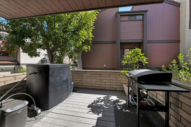 21931 Burbank Boulevard 25, Woodland Hills, CA 91367