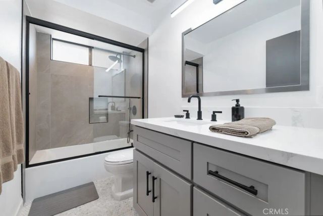 21931 Burbank Boulevard 25, Woodland Hills, CA 91367