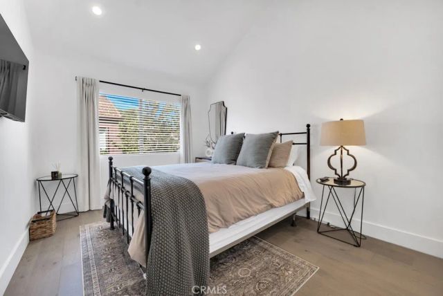 21931 Burbank Boulevard 25, Woodland Hills, CA 91367
