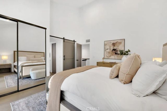 21931 Burbank Boulevard 25, Woodland Hills, CA 91367