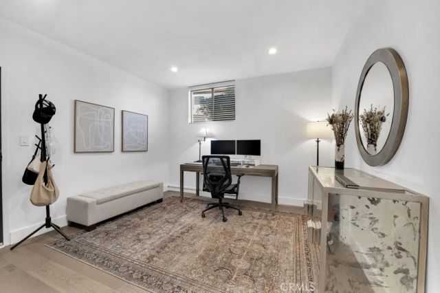 21931 Burbank Boulevard 25, Woodland Hills, CA 91367