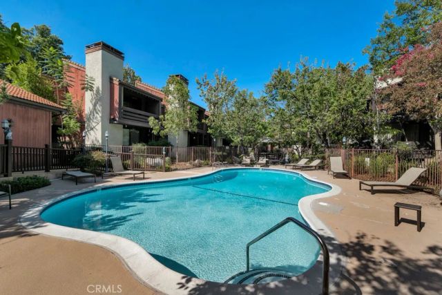 21931 Burbank Boulevard 25, Woodland Hills, CA 91367