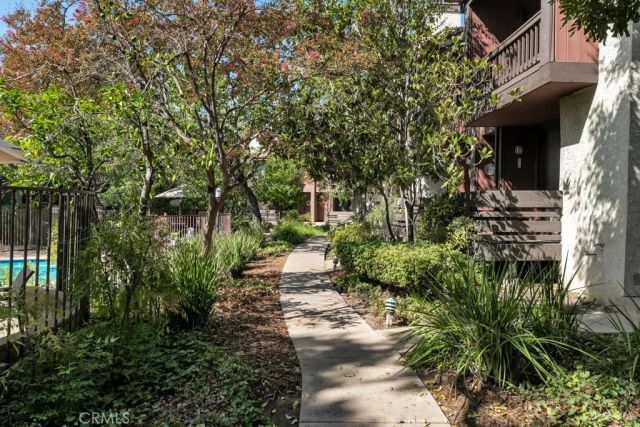 21931 Burbank Boulevard 25, Woodland Hills, CA 91367