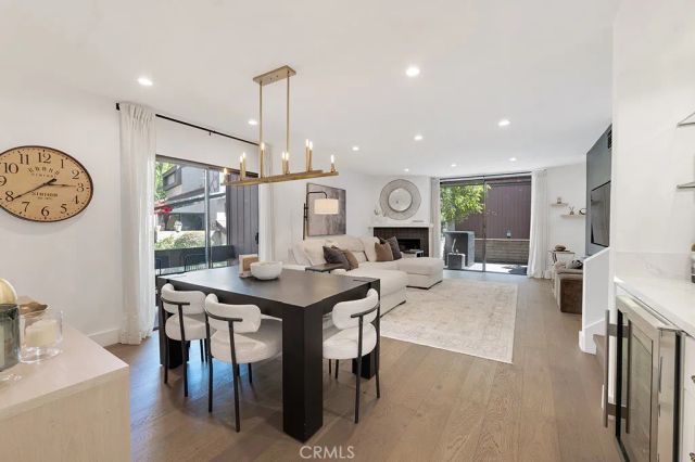 21931 Burbank Boulevard 25, Woodland Hills, CA 91367