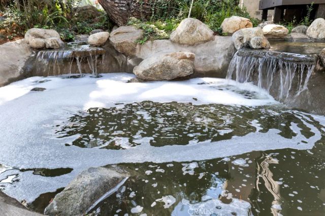 21931 Burbank Boulevard 25, Woodland Hills, CA 91367