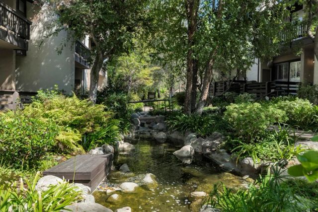 21931 Burbank Boulevard 25, Woodland Hills, CA 91367