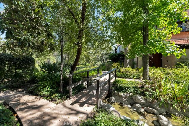 21931 Burbank Boulevard 25, Woodland Hills, CA 91367