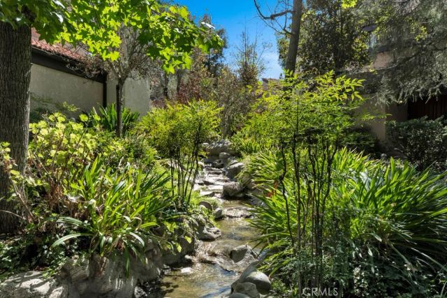 21931 Burbank Boulevard 25, Woodland Hills, CA 91367