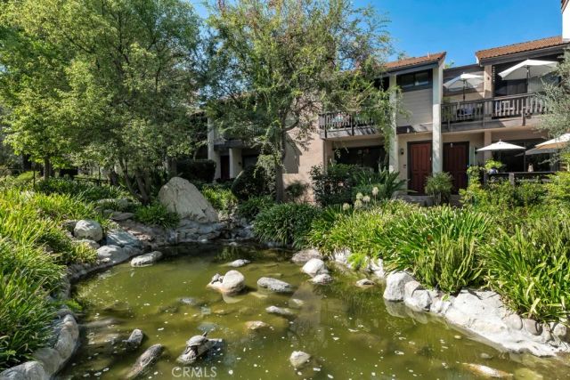 21931 Burbank Boulevard 25, Woodland Hills, CA 91367