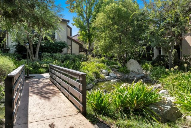 21931 Burbank Boulevard 25, Woodland Hills, CA 91367