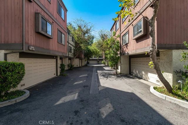 21931 Burbank Boulevard 25, Woodland Hills, CA 91367