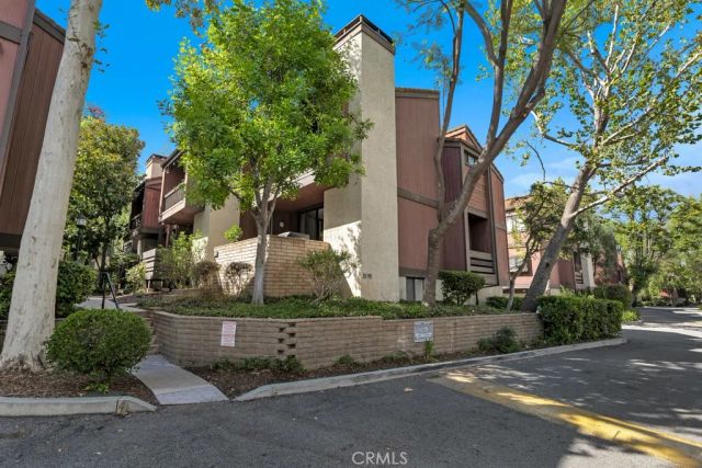 21931 Burbank Boulevard 25, Woodland Hills, CA 91367