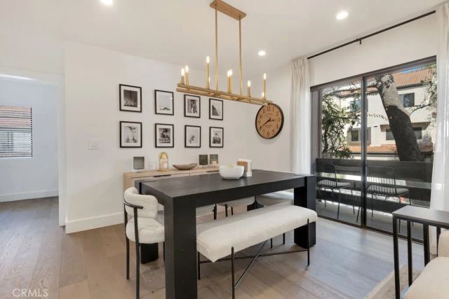21931 Burbank Boulevard 25, Woodland Hills, CA 91367
