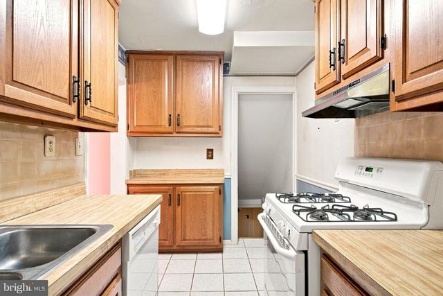 5922 EDGEHILL CT, Alexandria, VA 22303