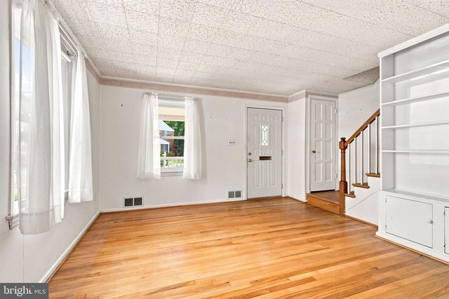 5922 EDGEHILL CT, Alexandria, VA 22303
