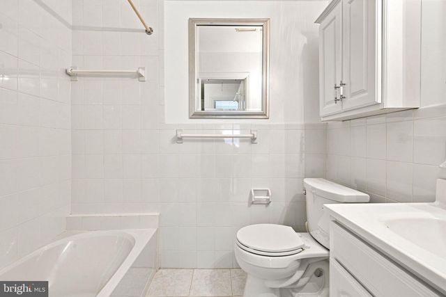 5922 EDGEHILL CT, Alexandria, VA 22303