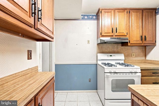 5922 EDGEHILL CT, Alexandria, VA 22303