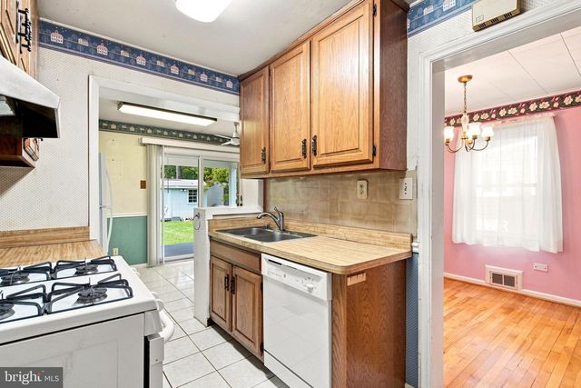 5922 EDGEHILL CT, Alexandria, VA 22303