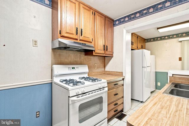 5922 EDGEHILL CT, Alexandria, VA 22303