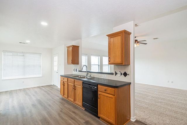 5618 Savannah Woods Lane, Rosharon, TX 77583