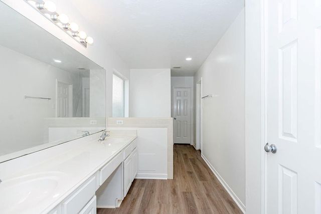 5618 Savannah Woods Lane, Rosharon, TX 77583