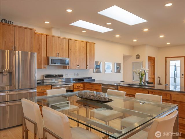 3109 S City Lights Place, Port Angeles, WA 98362