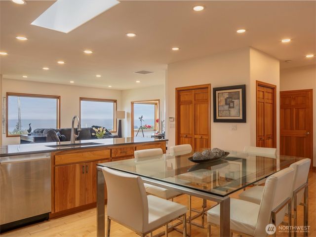 3109 S City Lights Place, Port Angeles, WA 98362