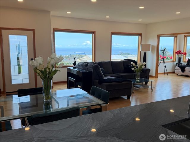3109 S City Lights Place, Port Angeles, WA 98362