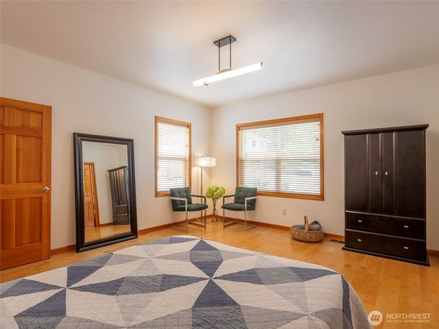 3109 S City Lights Place, Port Angeles, WA 98362