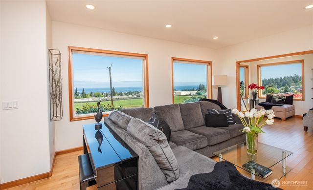 3109 S City Lights Place, Port Angeles, WA 98362