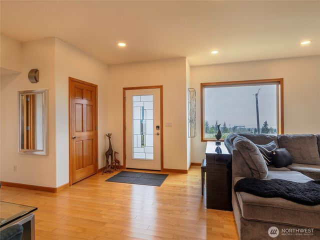 3109 S City Lights Place, Port Angeles, WA 98362