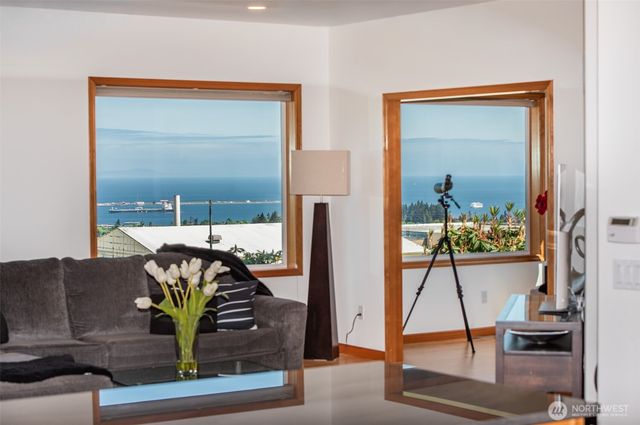 3109 S City Lights Place, Port Angeles, WA 98362