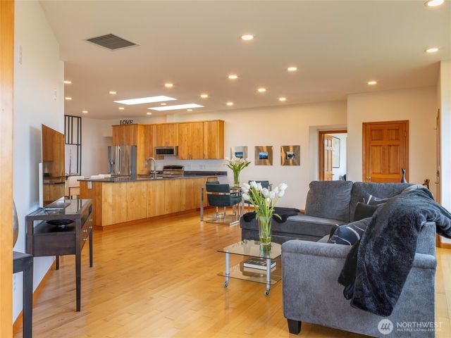 3109 S City Lights Place, Port Angeles, WA 98362