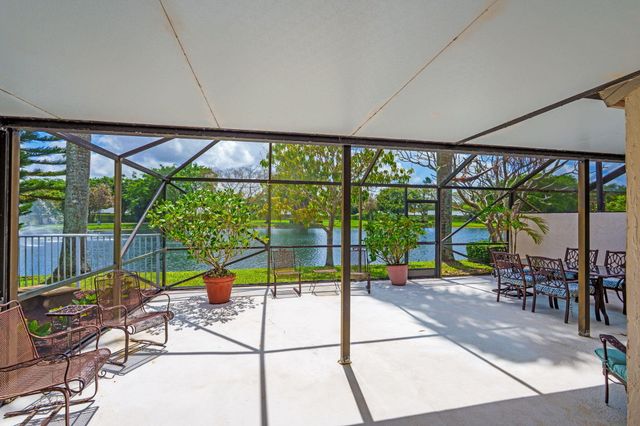9722 Erica Court, Boca Raton, FL 33496