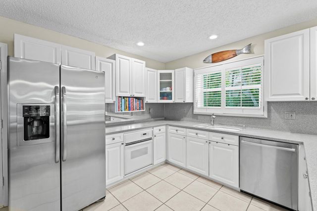 9722 Erica Court, Boca Raton, FL 33496
