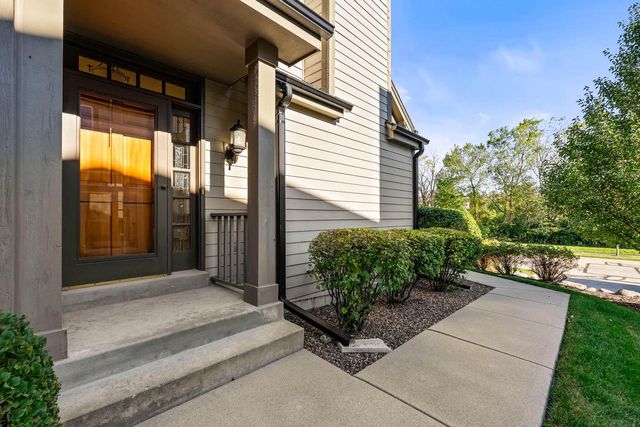 3402 Turnberry Oak DRIVE, Waukesha, WI 53188