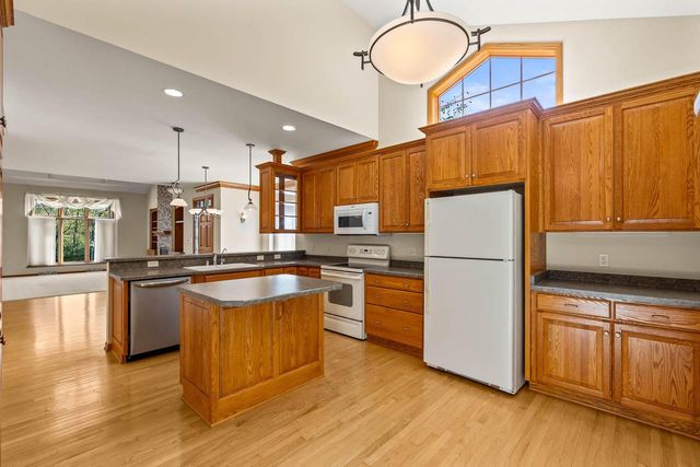 3402 Turnberry Oak DRIVE, Waukesha, WI 53188