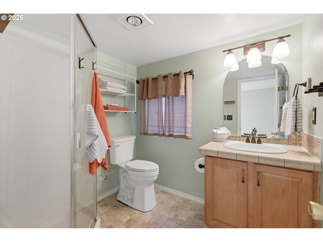 1218 W 19TH St, Vancouver, WA 98660