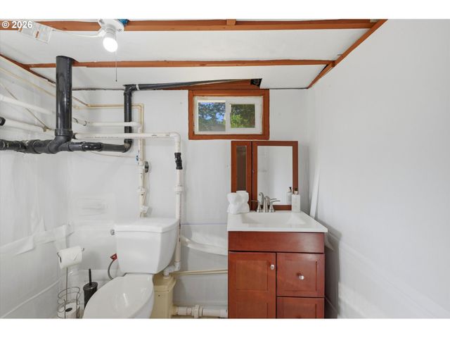 1218 W 19TH St, Vancouver, WA 98660