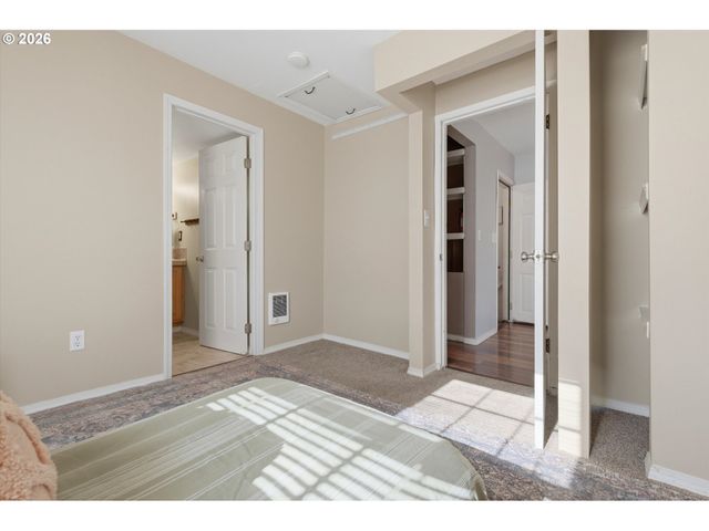 1218 W 19TH St, Vancouver, WA 98660