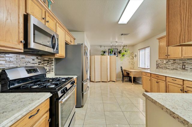 2601 Highcloud DR, Lockhart, TX 78644