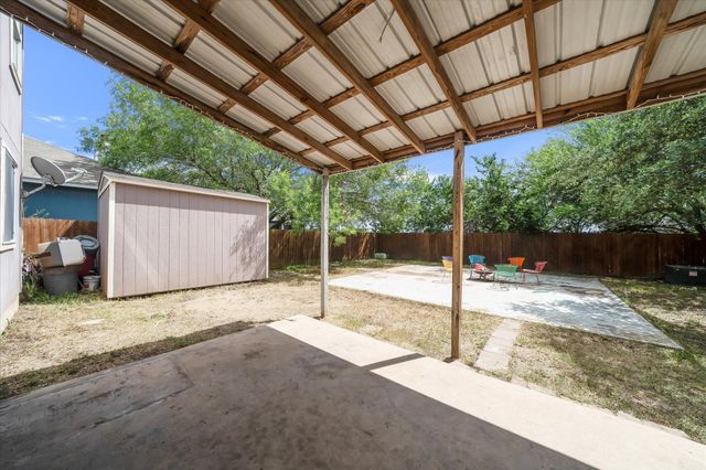 2601 Highcloud DR, Lockhart, TX 78644